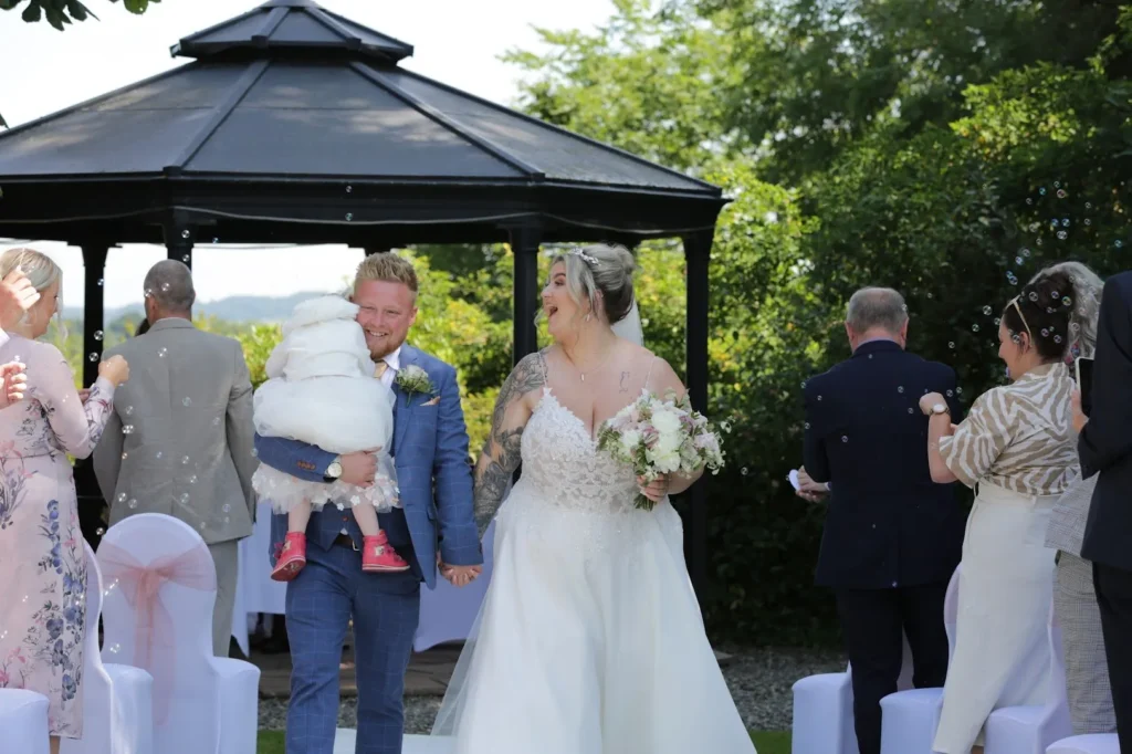 WeddinngOutside2